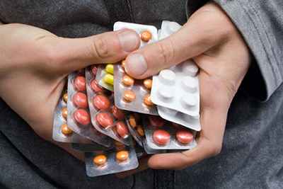 lot of tablets in hands of the patient